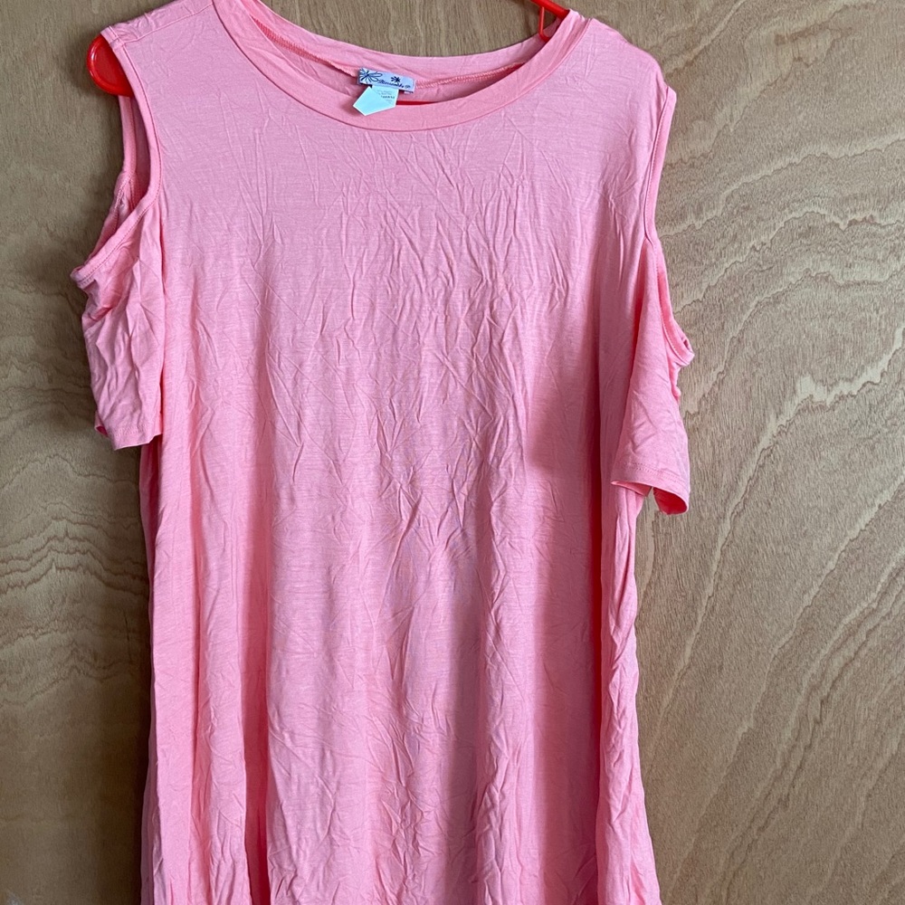 Cold shoulder top, salmon color 2X
